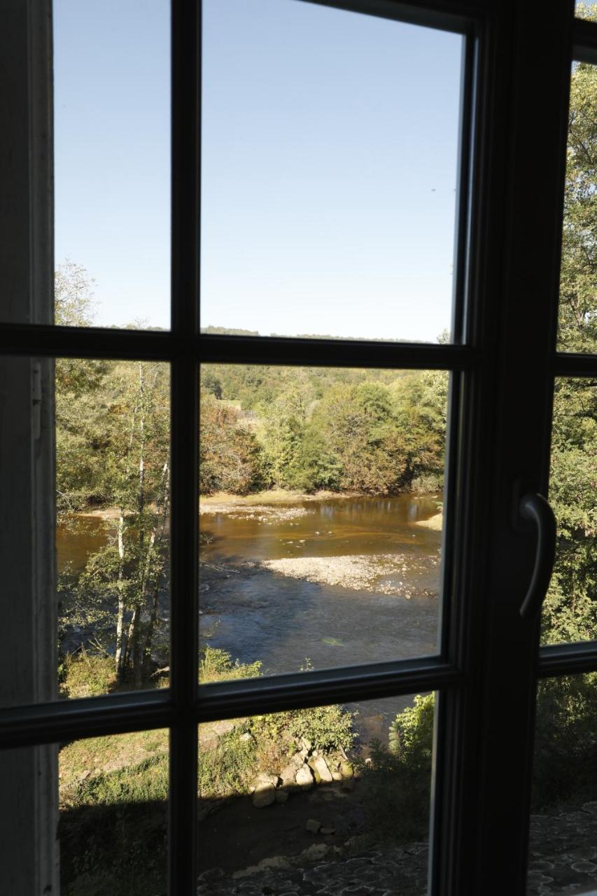 Отель French Correze Moulin Bleu Saint-Pantaleon-de-Larche Экстерьер фото