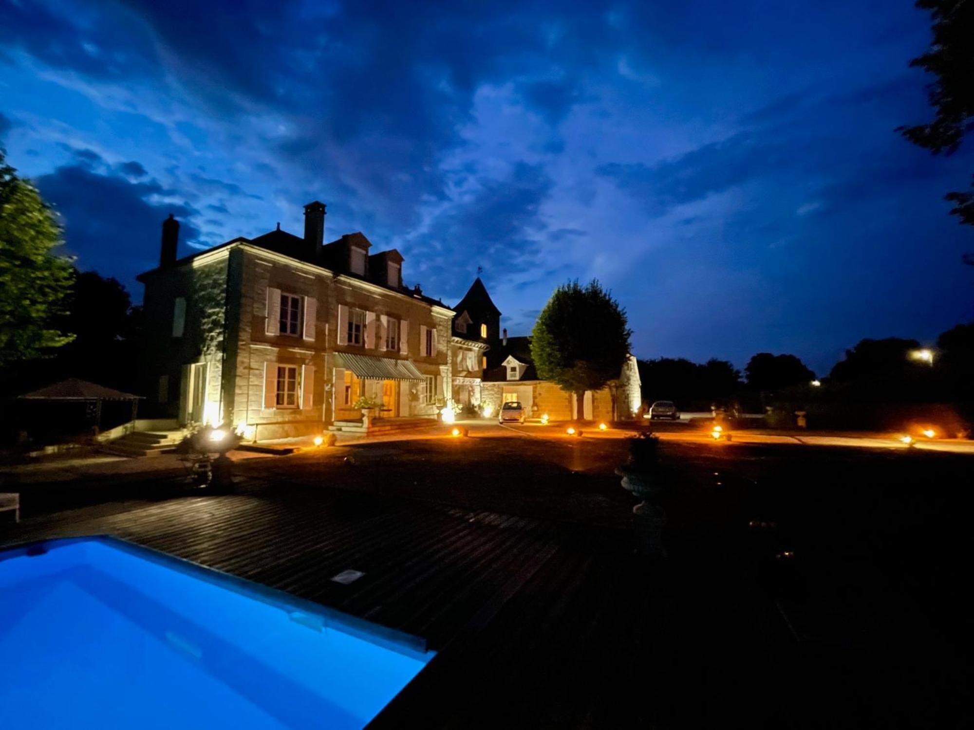 Отель French Correze Moulin Bleu Saint-Pantaleon-de-Larche Экстерьер фото